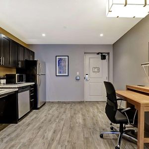 King Studio Mobility Hearing Access or Non-Smoking